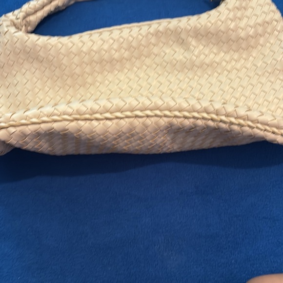 Urban Expressions cream shoulder tort bag - Picture 4 of 8